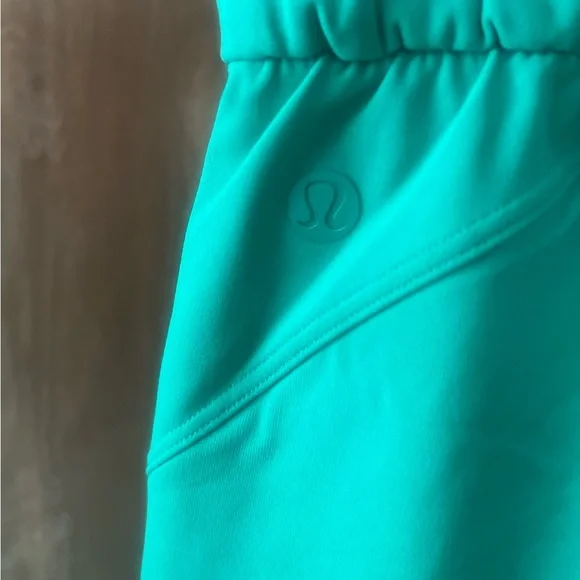 Lululemon - Picture 3 of 5